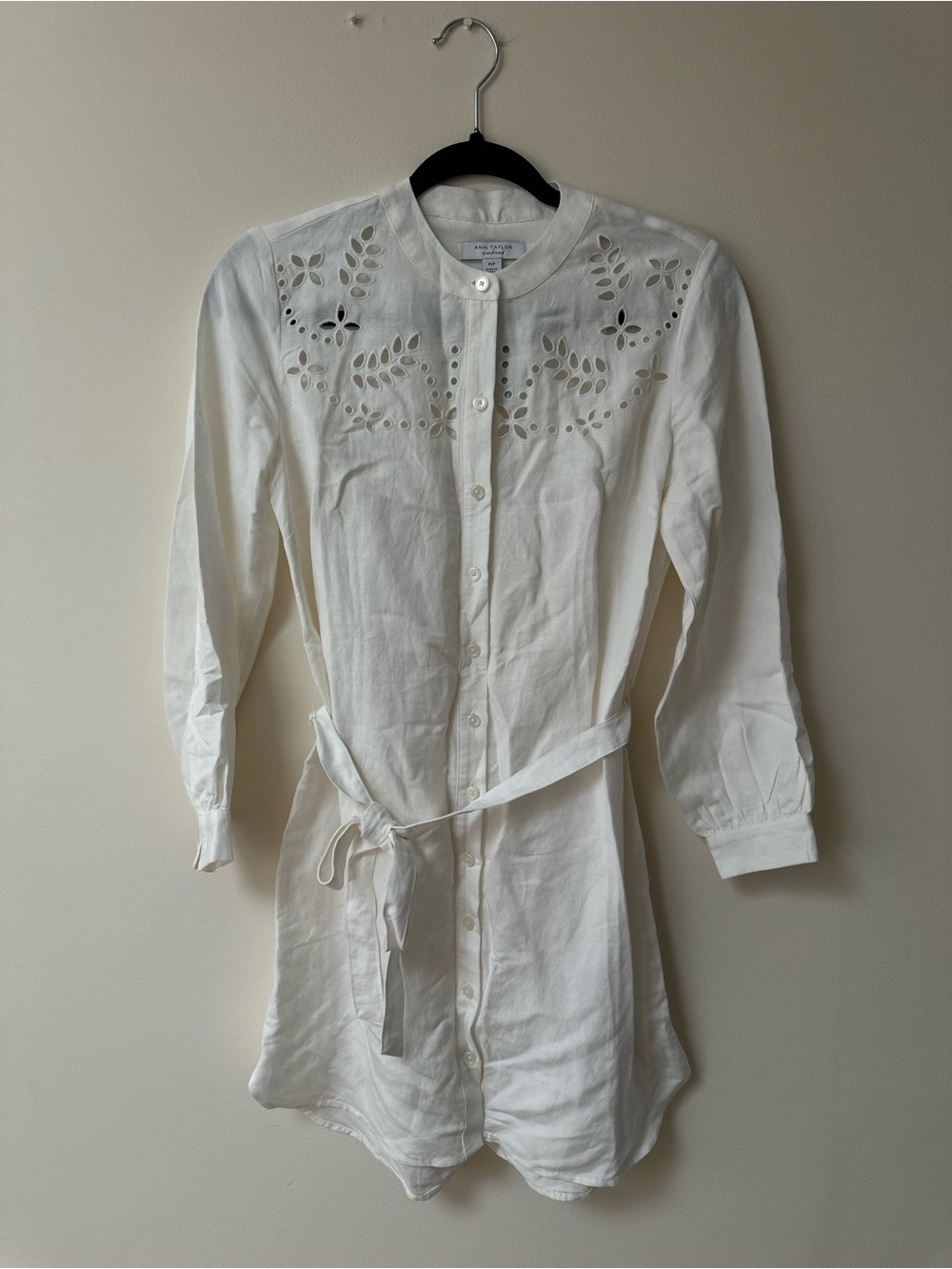 Ann Taylor White Eyelet Button-Front shirtdress long sleeve size XS petite